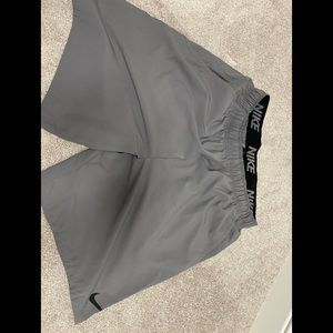 Lot of 2 Men’s XL shorts Under Armour and Nike